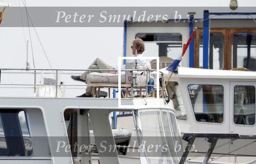Amsterdam / Loosdrecht 12 mei 2018
Jeroen Pauw en zijn vriendin Zoe doen boodschappen in Amsterdam waarna ze naar hun boot in Loosdrecht rijden.