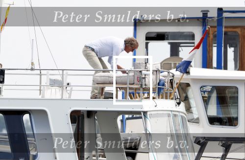 Amsterdam / Loosdrecht 12 mei 2018
Jeroen Pauw en zijn vriendin Zoe doen boodschappen in Amsterdam waarna ze naar hun boot in Loosdrecht rijden.