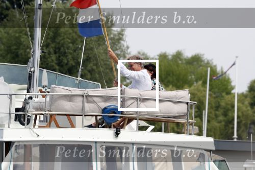 Amsterdam / Loosdrecht 12 mei 2018
Jeroen Pauw en zijn vriendin Zoe doen boodschappen in Amsterdam waarna ze naar hun boot in Loosdrecht rijden.