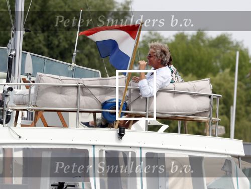 Amsterdam / Loosdrecht 12 mei 2018
Jeroen Pauw en zijn vriendin Zoe doen boodschappen in Amsterdam waarna ze naar hun boot in Loosdrecht rijden.