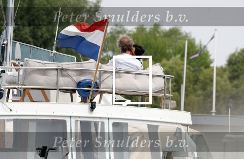 Amsterdam / Loosdrecht 12 mei 2018
Jeroen Pauw en zijn vriendin Zoe doen boodschappen in Amsterdam waarna ze naar hun boot in Loosdrecht rijden.