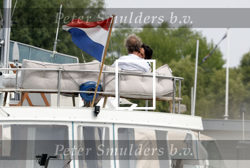 Amsterdam / Loosdrecht 12 mei 2018
Jeroen Pauw en zijn vriendin Zoe doen boodschappen in Amsterdam waarna ze naar hun boot in Loosdrecht rijden.