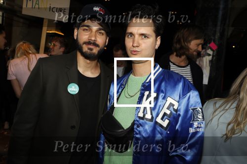 Amsterdam 25 september 2018
Presentatie lâ€™Homo van het blad Linda in Hotel Arena. Linda de Mol reikt het eerste exemplaar uit aan Erwin Olaf Hans v Manen en Hans Klok . Kay Nambiar en Jelte Steven Tuinstra (Jett Rebel)
