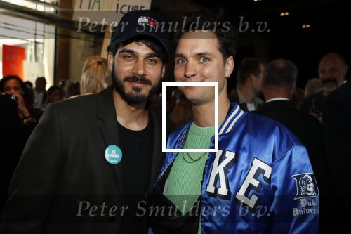 Amsterdam 25 september 2018
Presentatie lâ€™Homo van het blad Linda in Hotel Arena. Linda de Mol reikt het eerste exemplaar uit aan Erwin Olaf Hans v Manen en Hans Klok . Kay Nambiar en Jelte Steven Tuinstra (Jett Rebel)