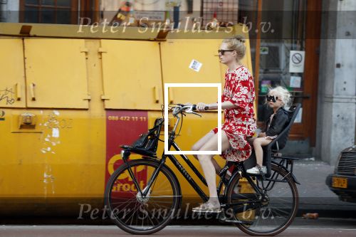 Amsterdam 7 mei 2018
Jolanda v d Berg met dochter op de fiets