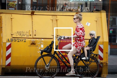 Amsterdam 7 mei 2018
Jolanda v d Berg met dochter op de fiets