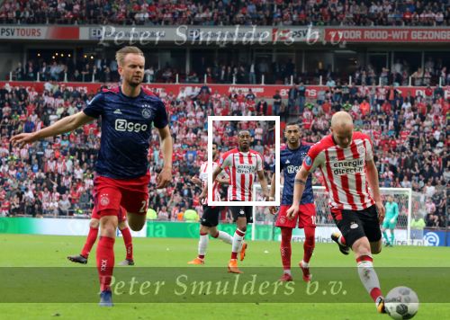 Eindhoven, 15 April 2018
PSV-AJAX, eindstand 3-0 en Landskampioen Seizoen 2017-2018
Jorrit Hendrix in duel met Siem de Jong