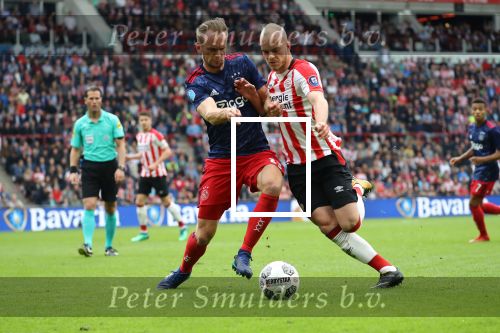 Eindhoven, 15 April 2018
PSV-AJAX, eindstand 3-0 en Landskampioen Seizoen 2017-2018
Jorrit Hendrix in duel met Siem de Jong