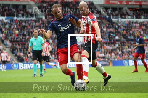 Eindhoven, 15 April 2018
PSV-AJAX, eindstand 3-0 en Landskampioen Seizoen 2017-2018
Jorrit Hendrix in duel met Siem de Jong