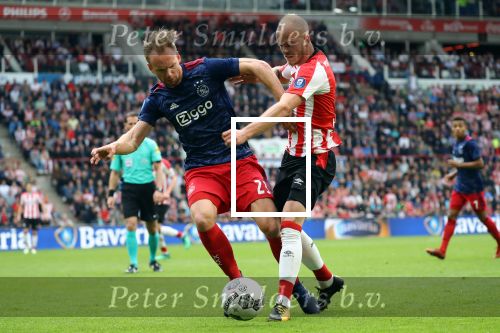 Eindhoven, 15 April 2018
PSV-AJAX, eindstand 3-0 en Landskampioen Seizoen 2017-2018
Jorrit Hendrix in duel met Siem de Jong