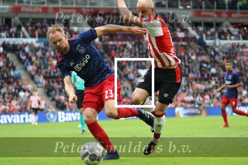 Eindhoven, 15 April 2018
PSV-AJAX, eindstand 3-0 en Landskampioen Seizoen 2017-2018
Jorrit Hendrix in duel met Siem de Jong