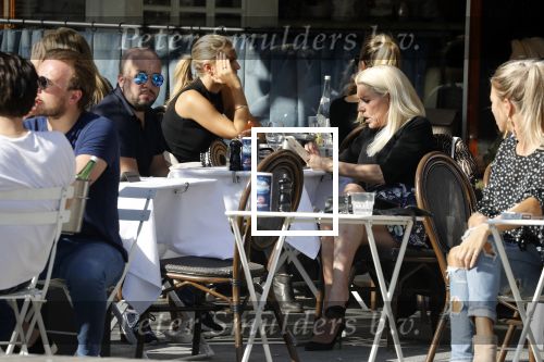 Amsterdam 18 april 2018
Judith osborn met (een) vriend op etrras bij George.