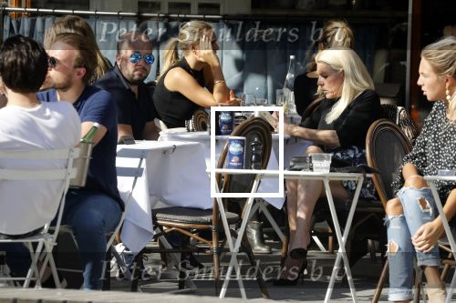 Amsterdam 18 april 2018
Judith osborn met (een) vriend op etrras bij George.