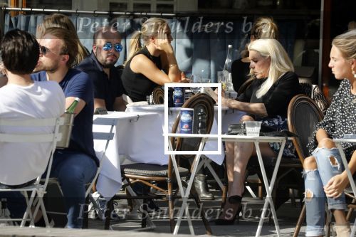 Amsterdam 18 april 2018
Judith osborn met (een) vriend op etrras bij George.