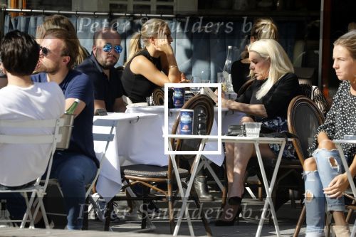 Amsterdam 18 april 2018
Judith osborn met (een) vriend op etrras bij George.