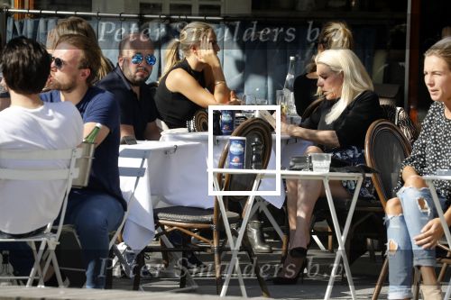 Amsterdam 18 april 2018
Judith osborn met (een) vriend op etrras bij George.