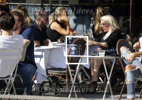 Amsterdam 18 april 2018
Judith osborn met (een) vriend op etrras bij George.