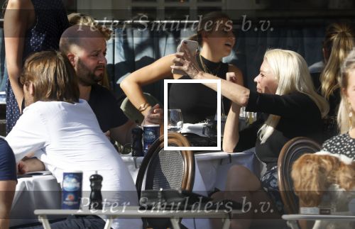 Amsterdam 18 april 2018
Judith osborn met (een) vriend op etrras bij George.