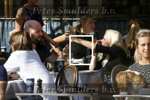 Amsterdam 18 april 2018
Judith osborn met (een) vriend op etrras bij George.
