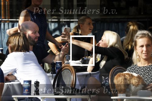 Amsterdam 18 april 2018
Judith osborn met (een) vriend op etrras bij George.