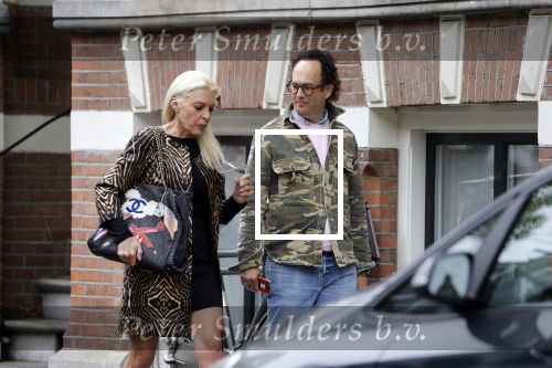 Amsterdam 23 april 2018
Judith Osborn met (een) vriend op straat en op terras bij George in Amsterdam zuid.
