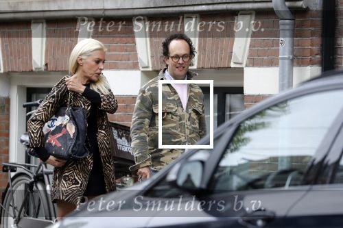 Amsterdam 23 april 2018
Judith Osborn met (een) vriend op straat en op terras bij George in Amsterdam zuid.