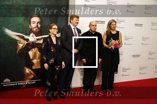 Amsterdam 18 april 2018
 Koning Willem-Alexander en koningin Maxima wonen de premiere bij van Gurre-Lieder in de Nationale Opera & Ballet in de stopera.