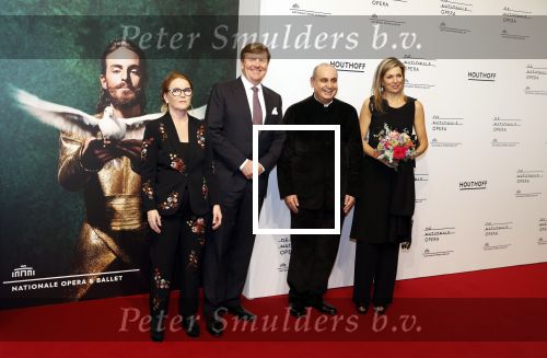 Amsterdam 18 april 2018
 Koning Willem-Alexander en koningin Maxima wonen de premiere bij van Gurre-Lieder in de Nationale Opera & Ballet in de stopera.