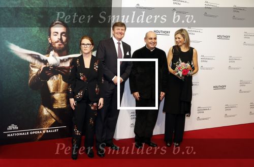 Amsterdam 18 april 2018
 Koning Willem-Alexander en koningin Maxima wonen de premiere bij van Gurre-Lieder in de Nationale Opera & Ballet in de stopera.