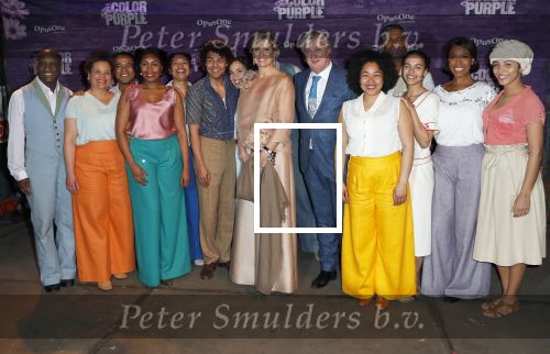 Amsterdam 16 april 2018
Premiere the color purple in de NDSM loods. Koningin Maxima met de cast waaronder Kenneth Herdigein