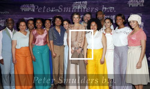 Amsterdam 16 april 2018
Premiere the color purple in de NDSM loods. Koningin Maxima met de cast waaronder Kenneth Herdigein