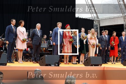 Groningen 27 april 2018
Koningsdag in Groningen met Koning Willem Alexander Koningin Maxima prinses Amalia Arian Alexia . Verder ook aanwezig Prins Maurits Prinses Marilene Prins Bernhard Prinses Annette Prins Floris Prinses Aimee en prins Pieter Christiaan.