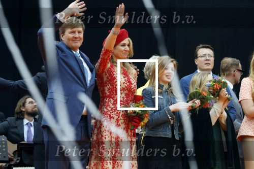 Groningen 27 april 2018
Koningsdag in Groningen met Koning Willem Alexander Koningin Maxima prinses Amalia Arian Alexia . Verder ook aanwezig Prins Maurits Prinses Marilene Prins Bernhard Prinses Annette Prins Floris Prinses Aimee en prins Pieter Christiaan.