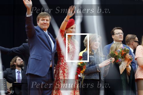 Groningen 27 april 2018
Koningsdag in Groningen met Koning Willem Alexander Koningin Maxima prinses Amalia Arian Alexia . Verder ook aanwezig Prins Maurits Prinses Marilene Prins Bernhard Prinses Annette Prins Floris Prinses Aimee en prins Pieter Christiaan.