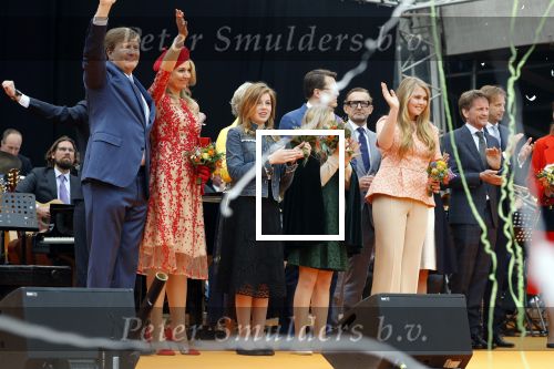 Groningen 27 april 2018
Koningsdag in Groningen met Koning Willem Alexander Koningin Maxima prinses Amalia Arian Alexia . Verder ook aanwezig Prins Maurits Prinses Marilene Prins Bernhard Prinses Annette Prins Floris Prinses Aimee en prins Pieter Christiaan.