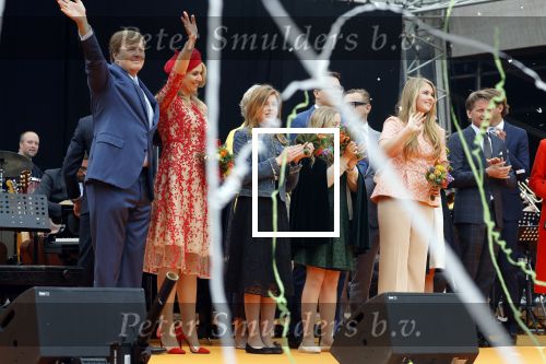 Groningen 27 april 2018
Koningsdag in Groningen met Koning Willem Alexander Koningin Maxima prinses Amalia Arian Alexia . Verder ook aanwezig Prins Maurits Prinses Marilene Prins Bernhard Prinses Annette Prins Floris Prinses Aimee en prins Pieter Christiaan.
