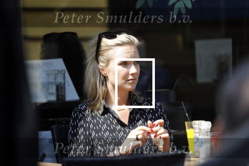 Hilversum 9 mei 2018 
Laurien Verstraten op etrras bij brasserie v Dam.