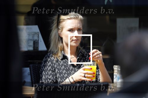 Hilversum 9 mei 2018 
Laurien Verstraten op etrras bij brasserie v Dam.