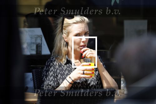 Hilversum 9 mei 2018 
Laurien Verstraten op etrras bij brasserie v Dam.