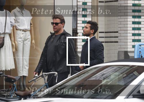 Amsterdam 14 april 2018
Leco v Zadelhoff met zijn vriend Carlos op de cornelis schuytstraat.