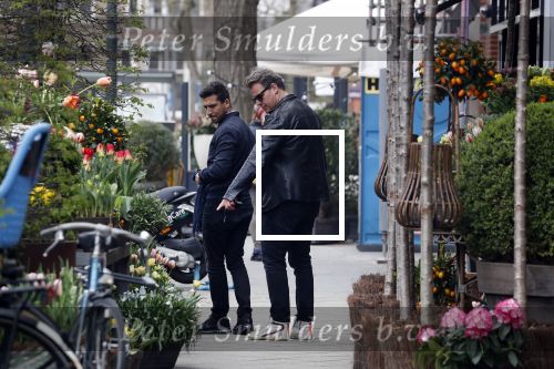 Amsterdam 14 april 2018
Leco v Zadelhoff met zijn vriend Carlos op de cornelis schuytstraat.
