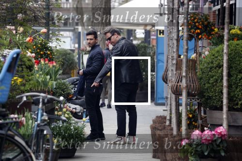 Amsterdam 14 april 2018
Leco v Zadelhoff met zijn vriend Carlos op de cornelis schuytstraat.