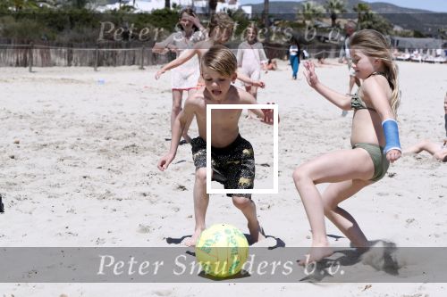 ibiza 2 mei 2018
Johnny Heitinga met zijn vrouw Chartlotte en kinderen Jezebel en Lennox op het strand bij coco beach