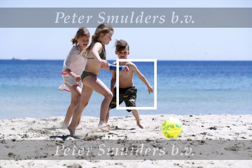 ibiza 2 mei 2018
Johnny Heitinga met zijn vrouw Chartlotte en kinderen Jezebel en Lennox op het strand bij coco beach