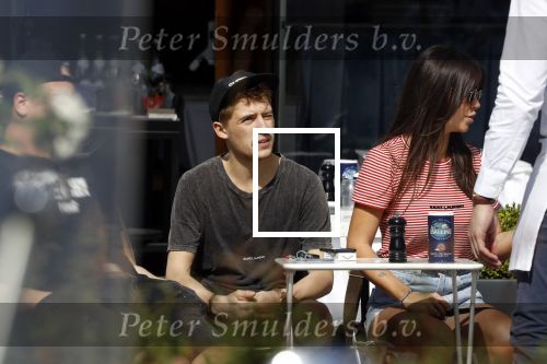 Amsterdam 19 april 2018
Lil Kleine met zijn vriendin jamie Vaes op terras bij George