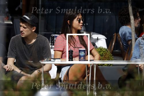 Amsterdam 19 april 2018
Lil Kleine met zijn vriendin jamie Vaes op terras bij George