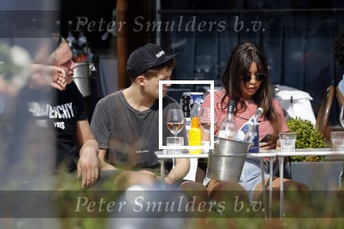 Amsterdam 19 april 2018
Lil Kleine met zijn vriendin jamie Vaes op terras bij George