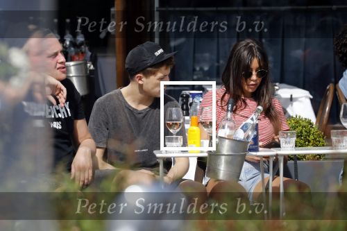 Amsterdam 19 april 2018
Lil Kleine met zijn vriendin jamie Vaes op terras bij George