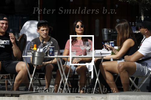 Amsterdam 19 april 2018
Lil Kleine met zijn vriendin jamie Vaes op terras bij George