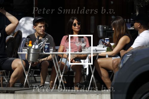 Amsterdam 19 april 2018
Lil Kleine met zijn vriendin jamie Vaes op terras bij George